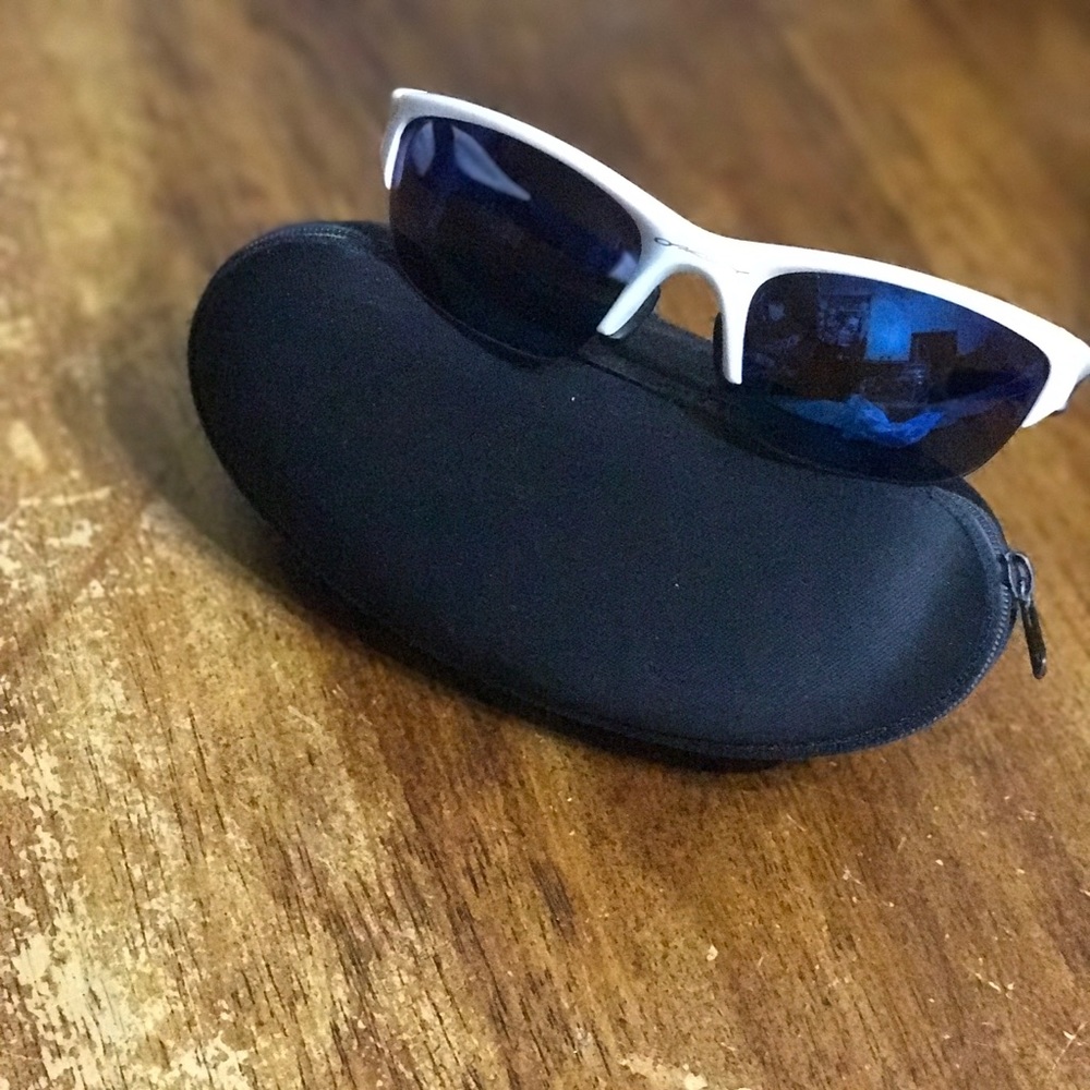 Men’s/boys Oakley sunglasses